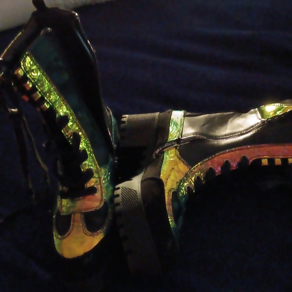 BAMBOO Iridescent Lace-Up Boots - Picture 3 of 11